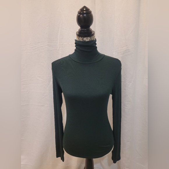 Sunday Best Freshman Turtleneck Sz Medium NEW CONDITION Tags Removed. - Picture 2 of 10